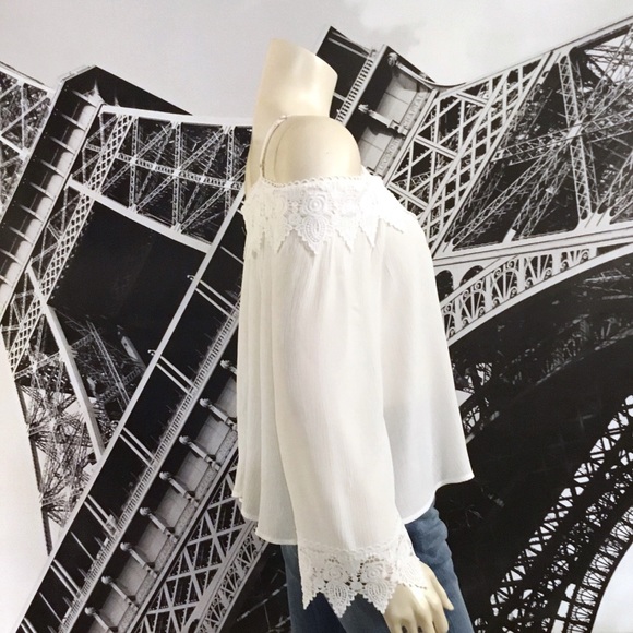 Active USA Off The Shoulder Lace Trim Top - Picture 5 of 6